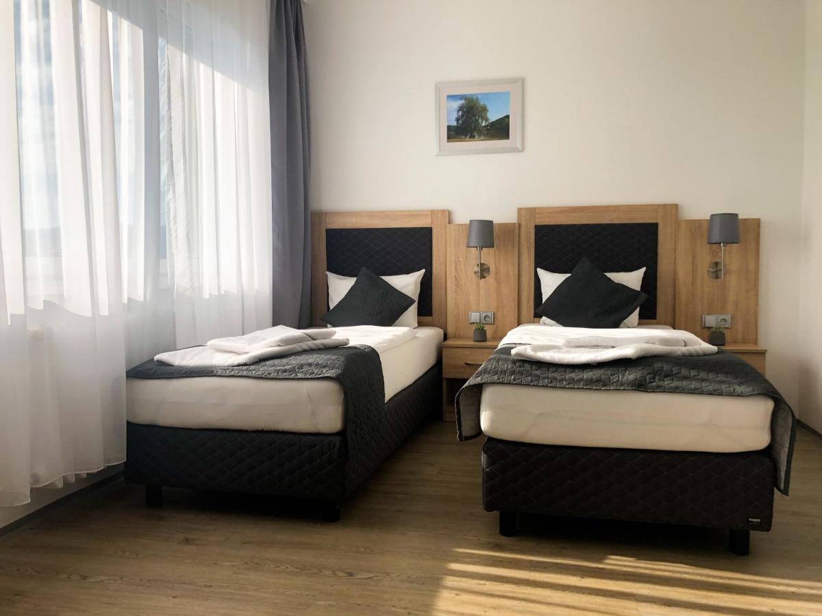 Hotel Bobr Chomutov Bagian luar foto